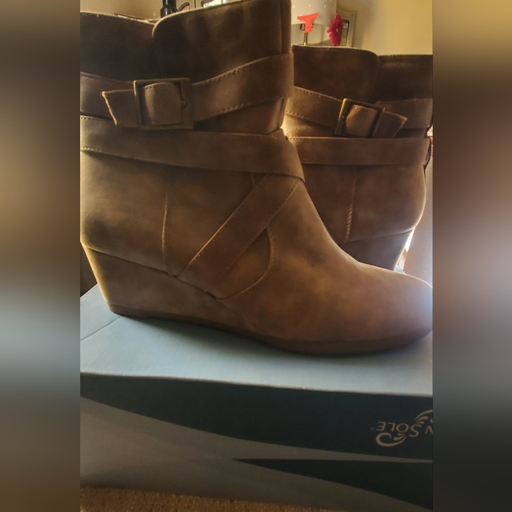 New taupe wedge boots size 8.5